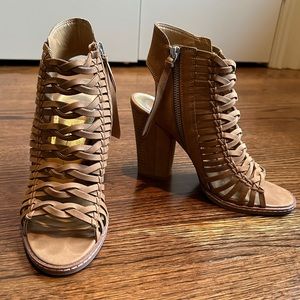 Dolce Vita Saddle Nubuck Heel